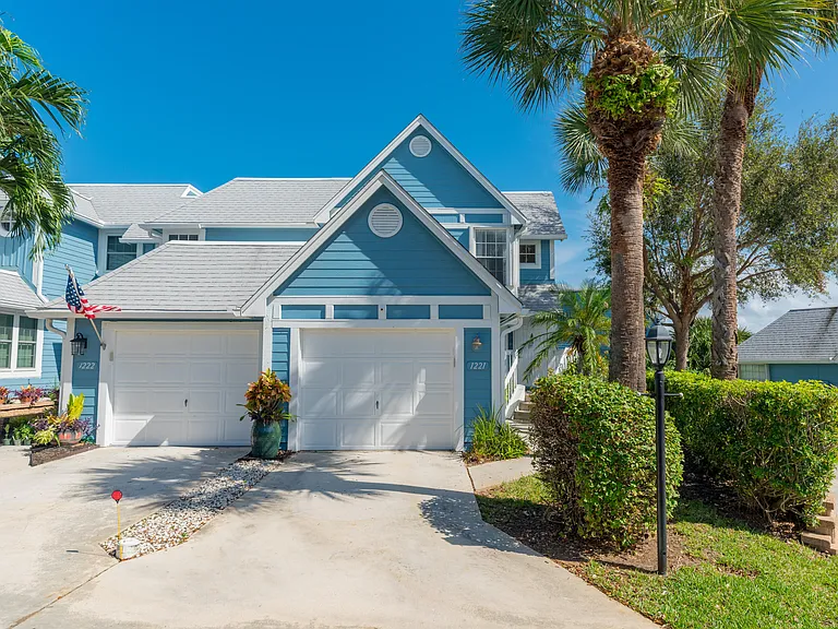 1221 Ocean Dunes Cir — Photo 2