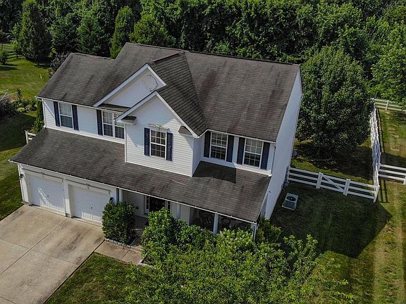 3rd image of 619 Brittany Cir