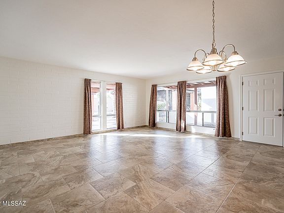 3rd image of 332 W Calle De Las Flores
