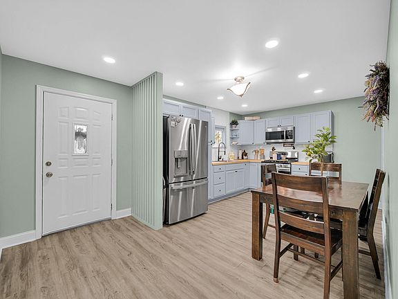 4th image of 1121 Wright St