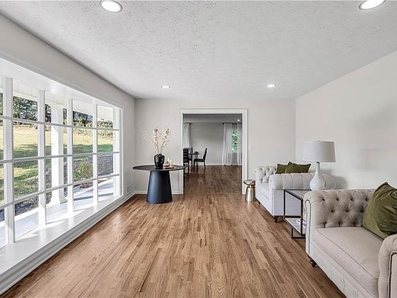 5th image of 1946 Macland Rd SW