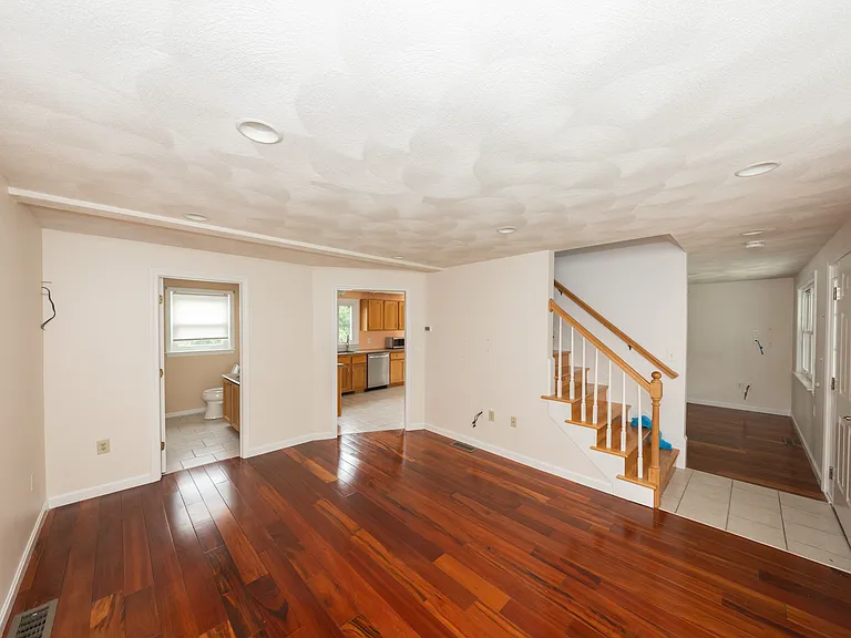 42 Wildcrest Ave — Photo 4