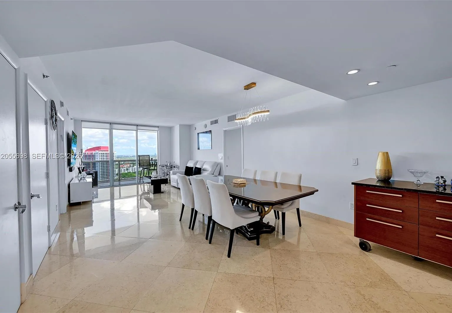 Beach Club Condo — Photo 4