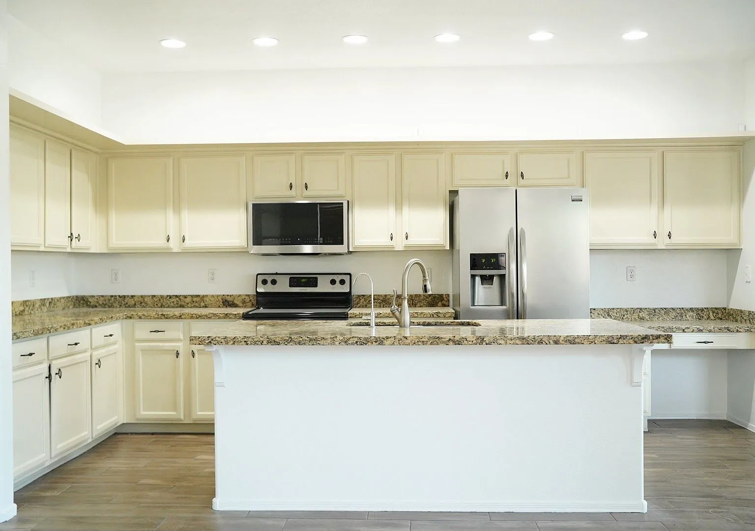 Beautiful Chandler Rental Dobson & Ray — Photo 2
