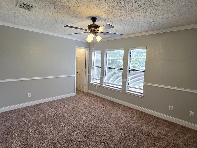 6511 White Oaks Ln — Photo 31