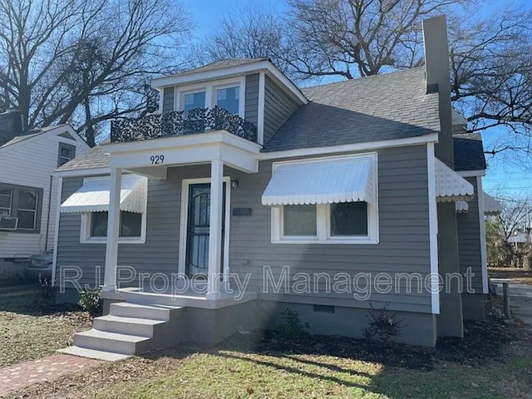 929 Birch St — Photo 1