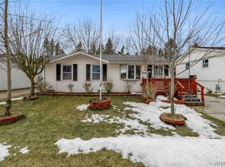 54 Mayberry Dr W, Buffalo, NY 14227