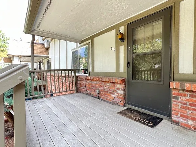 2 bed, 1.5 bath, 900 sqft, $1,825 — Photo 3