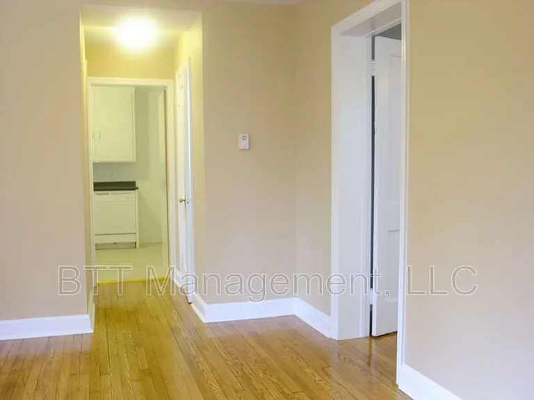 8405 Greenwood Ave #3 — Photo 4