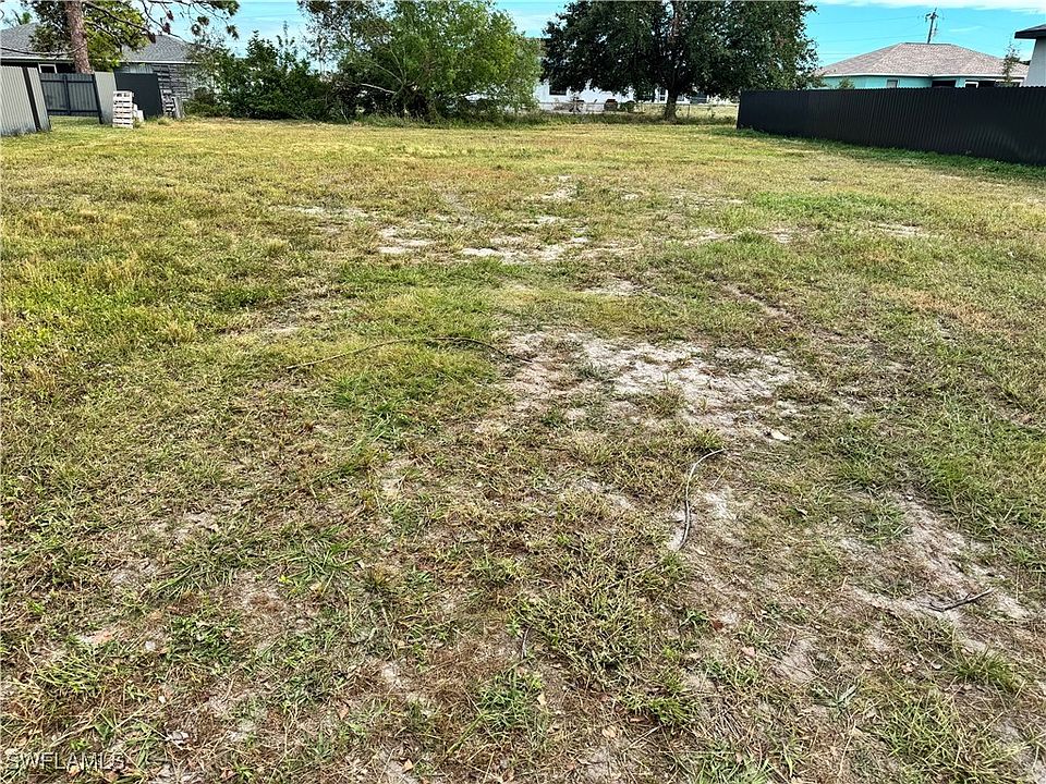 1st image of 225 Chiquita Blvd N