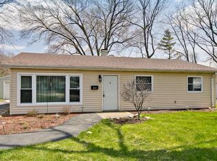 511 Hawley Ct, Mundelein, IL
