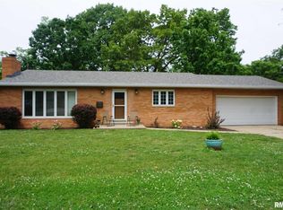 1731 Saint Clair Dr, Pekin, IL 61554