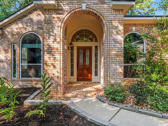 3rd image of 39 E Hobbit Glen Drive
