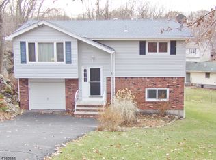 6 Missouri Trl, Hopatcong, NJ 07843