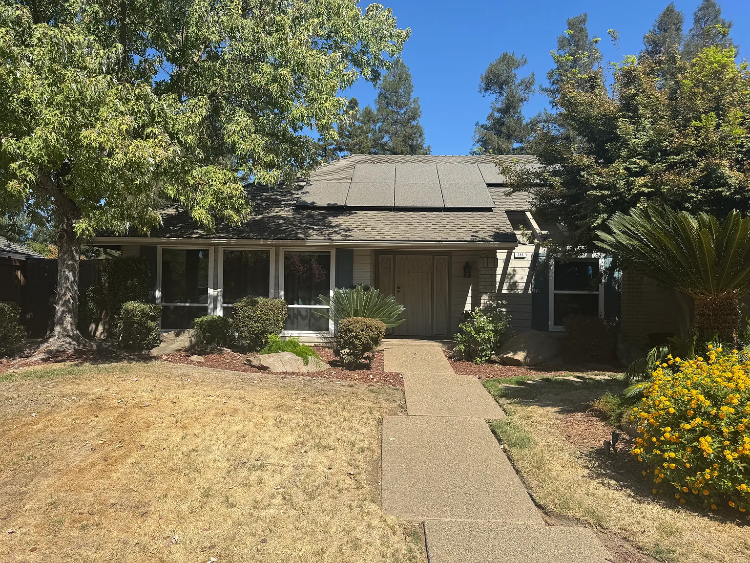 4 bed, 2185 sqft, $3,200 — Photo 2