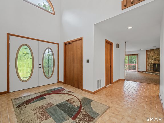 4th image of 547 Simsbury Road