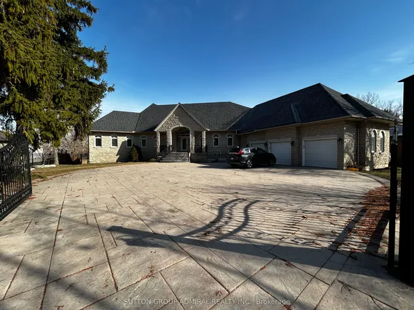 64 Hillside Ave #A, Vaughan, ON L4K 1X1