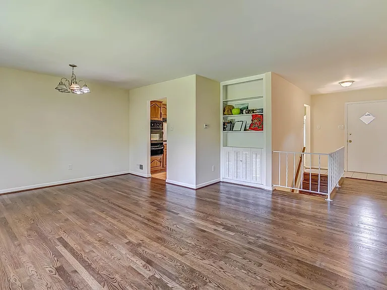 8808 Patricia Ct — Photo 16