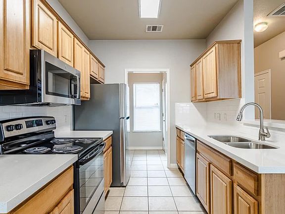 3rd image of 3316 Blumie St #B
