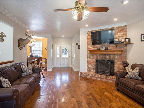 2nd image of 1093 Belle Ave