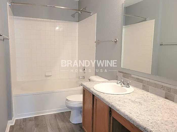 10756 Glenayr Dr — Photo 8