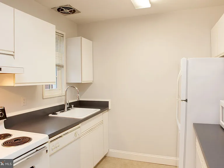 1712 W Abingdon Dr #301 — Photo 7