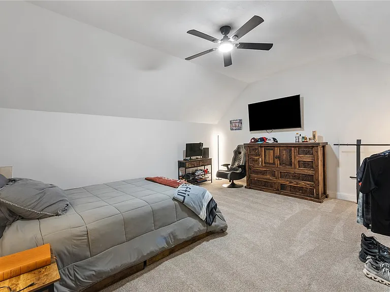 9974 Hidden Pond Dr — Photo 17
