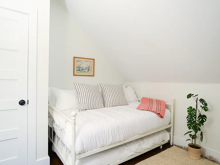 1177 Chadbourne Rd — Photo 5
