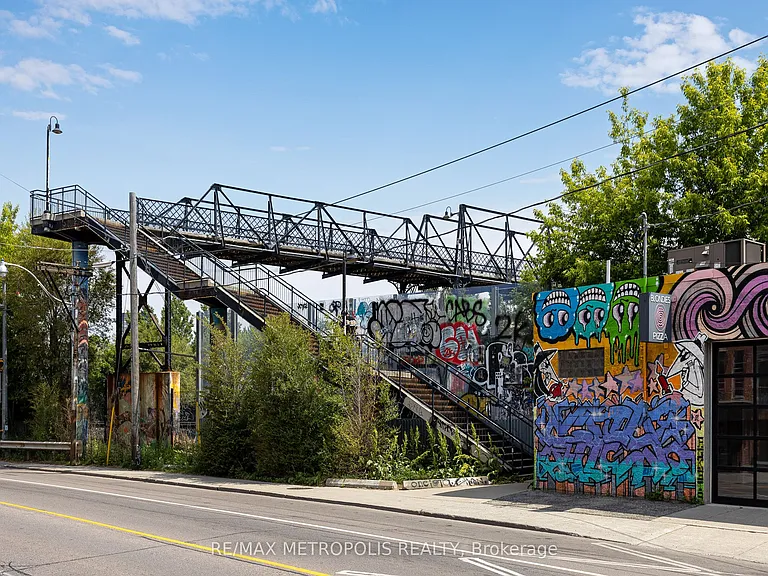 2495 Dundas St W #412 — Photo 3