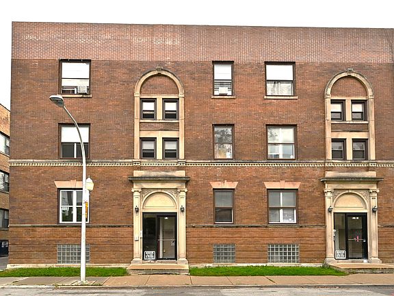 2nd image of 959 E 61st St #2