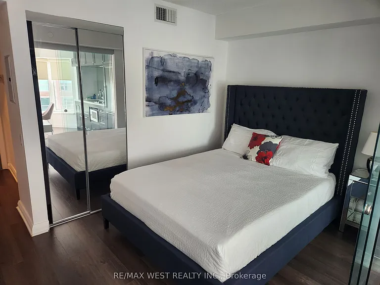155 Yorkville Ave #1616 — Photo 6