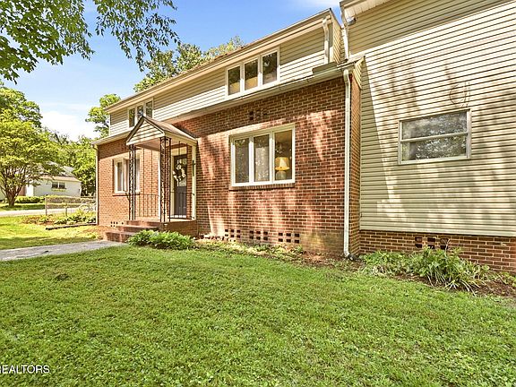 3rd image of 55 Dogwood Rd