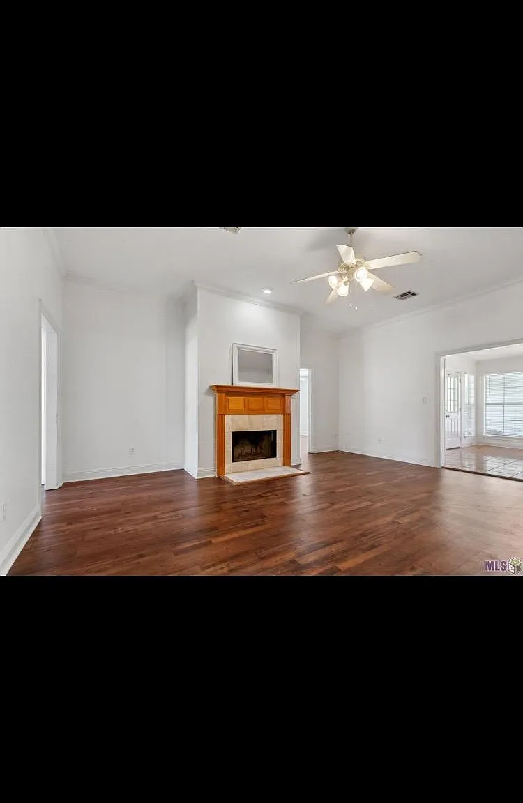 327 Greenhaven Dr — Photo 3