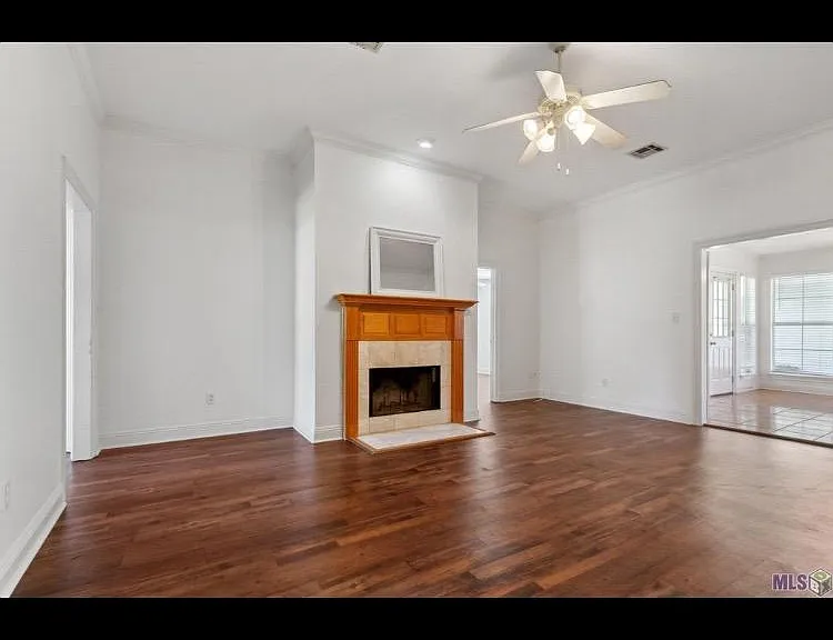 327 Greenhaven Dr — Photo 3