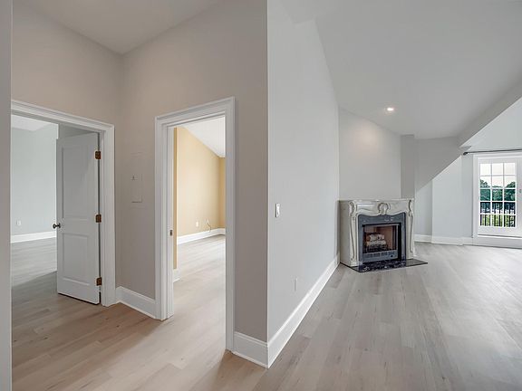 4th image of 225 Derby St Unit 602