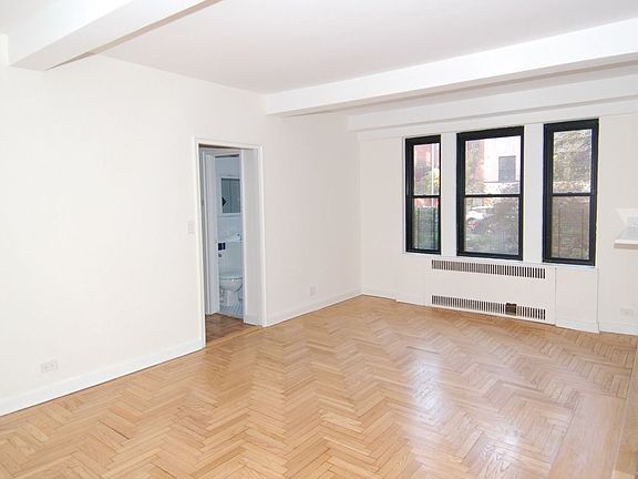 3rd image of 57 Park Ter E APT B19