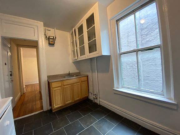 2nd image of 33 Bank St APT 12A
