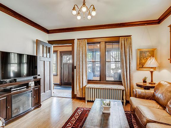 4th image of 193 Morton St E