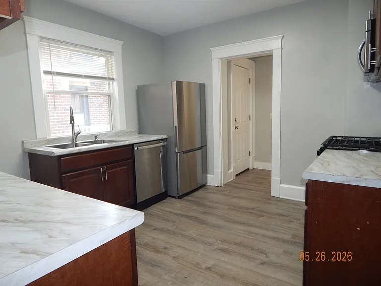 210 Roslyn Ave NW — Photo 8
