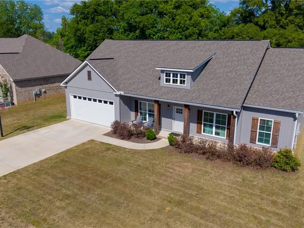 3010 Jamie Ln, Moundville, AL 35474