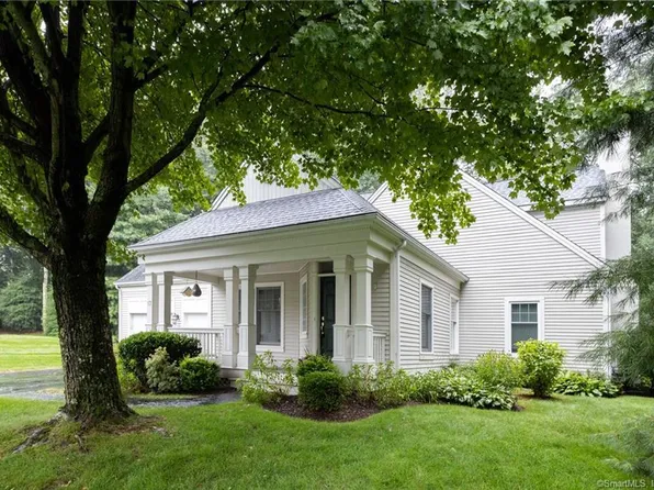 17 Caveson Court, Middlebury, CT 06762