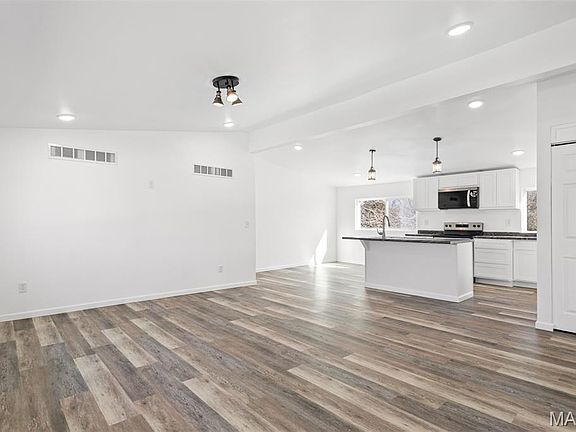 4th image of 110 Madison Rene Ave