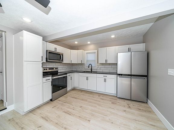 4th image of 104 Morgan Ave W