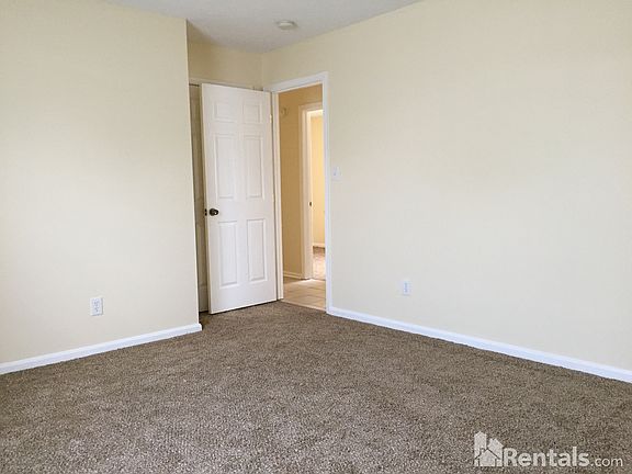 3rd image of 323 Lincoln Dr