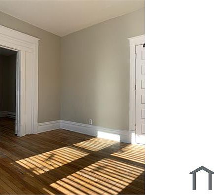 4th image of 586 Reaney Ave #1