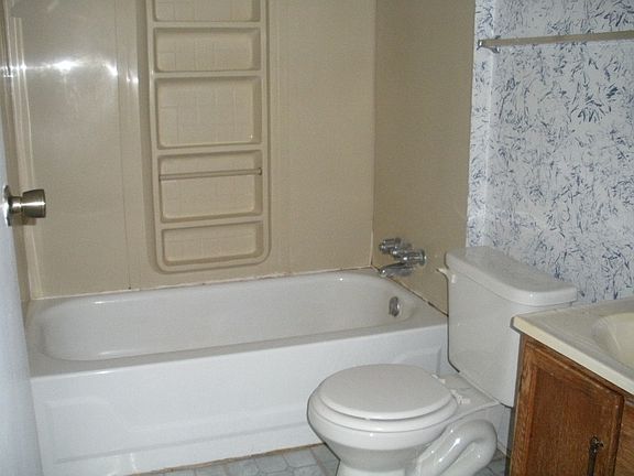 5th image of 621 S Harlan Ave