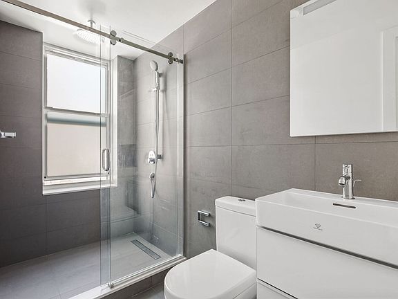 3rd image of 301 E 21st St APT 07A