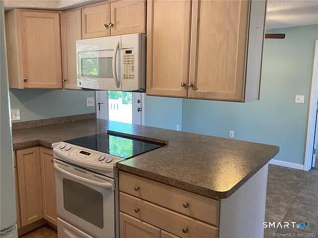 2 bed, 1.0 bath, 1176 sqft, $2,700 — Photo 4