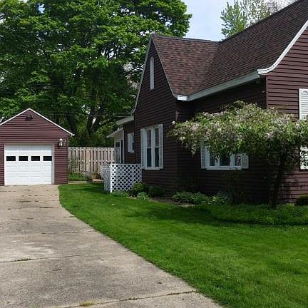 3rd image of 245 Cherry Ct