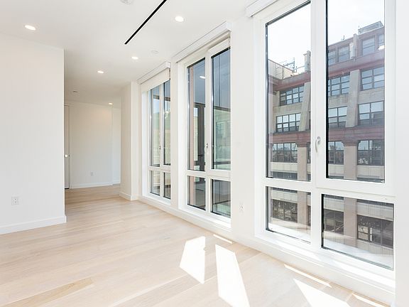 3rd image of 131 Concord St #13I